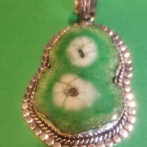 Stunning Green Solar Quartz wrapped in Silver - Picture 10 of 10